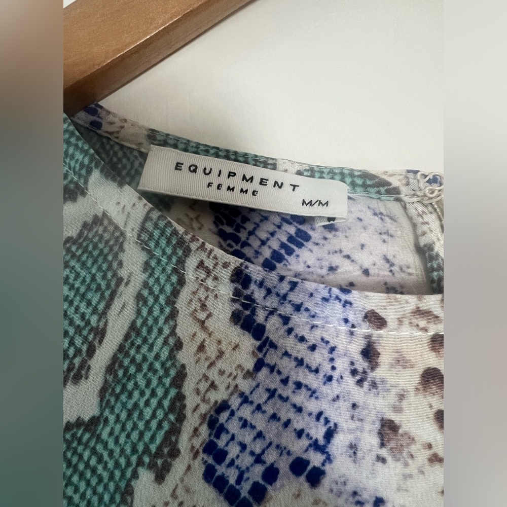 Equipment Femme 100% Silk Blouse Snakeskin Animal Print Green Blue Tan Ivory Med - Picture 4 of 10